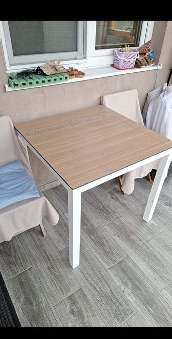 Vând set Haineken masa si scaune