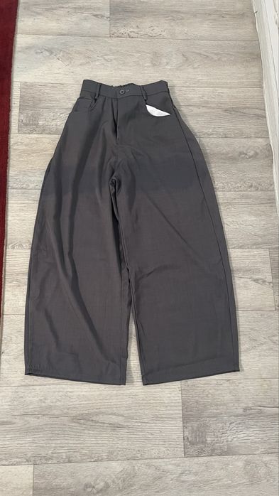 Брюки широкие.