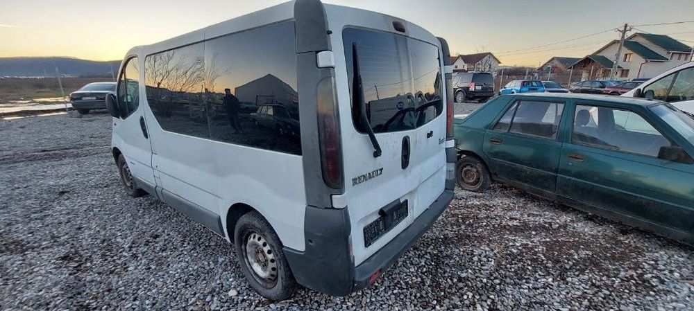 Dezmembrari Renault Trafic 1.9 dci 82 CP 9 locuri
