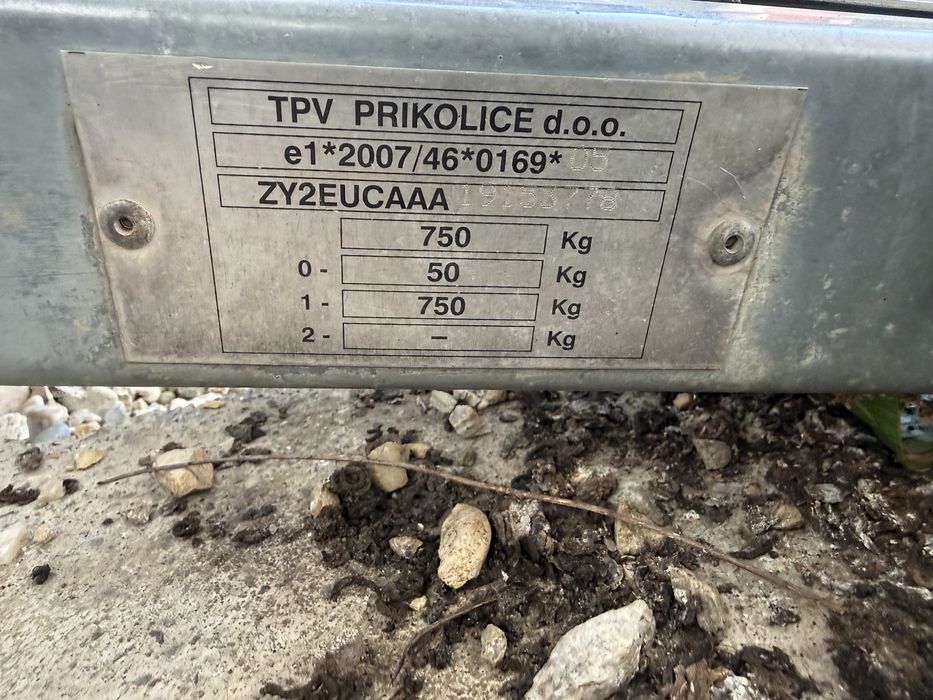 Remorca cu prelata 750 kg