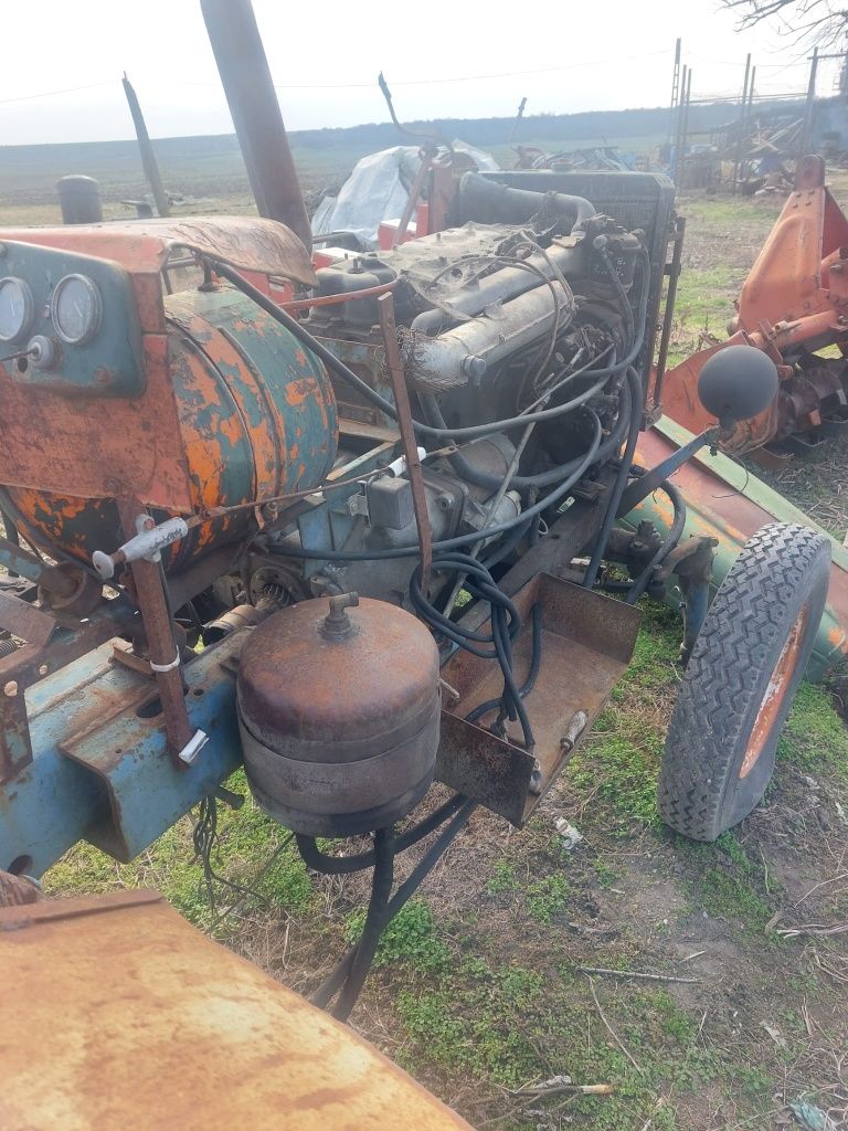 Tractor Fiat motor Aro