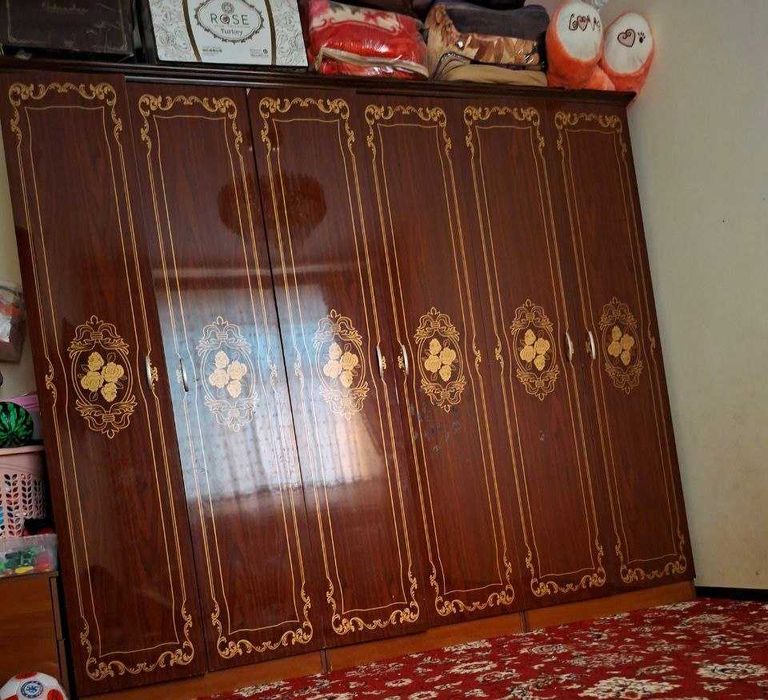 Komplekt mebel, arzon narxda, kravat, shkaf va trumo