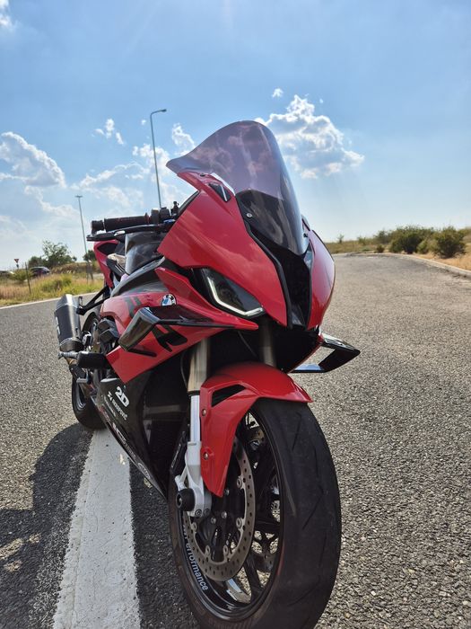 vând BMW S1000RR