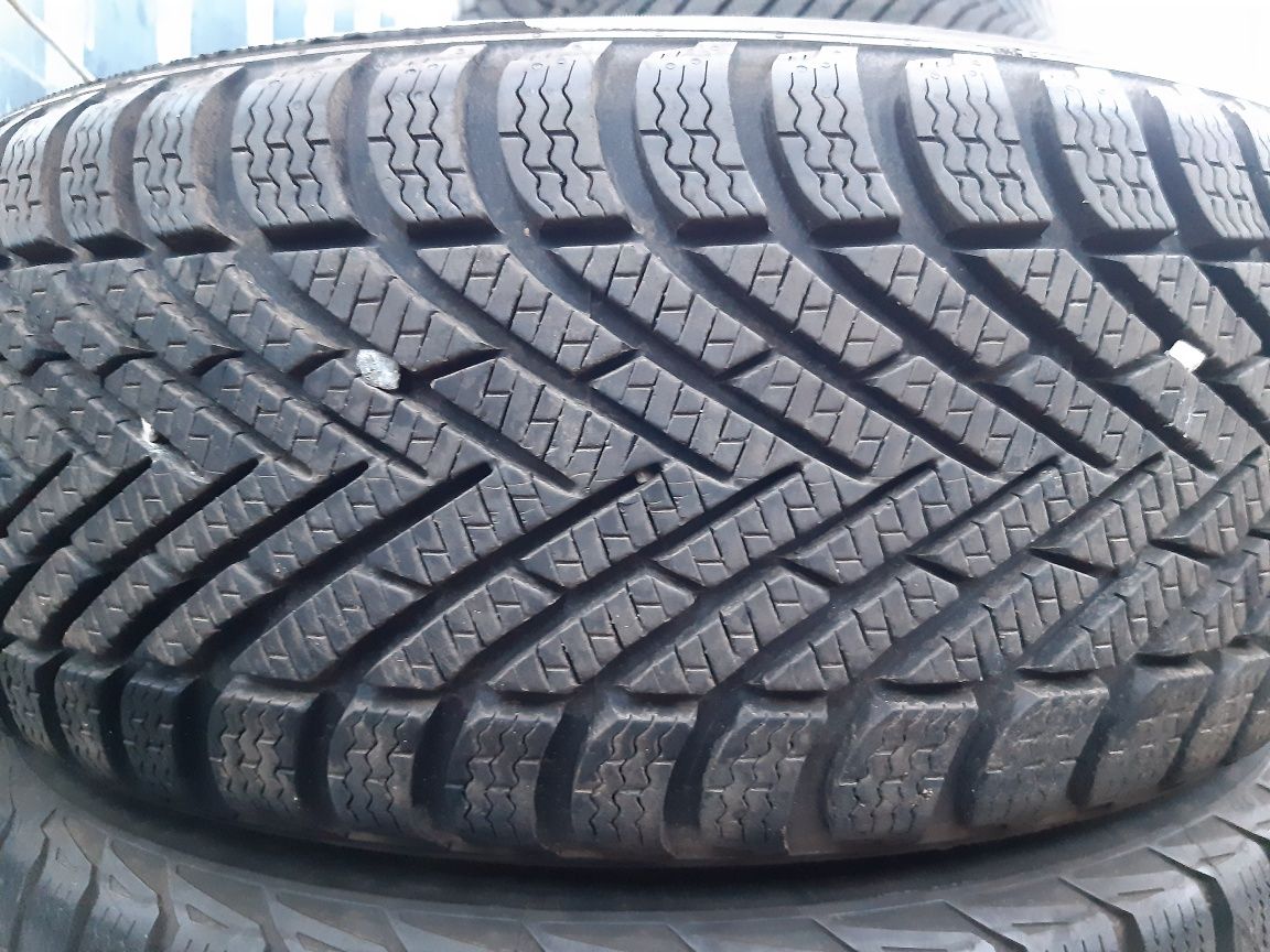 Una anvelopă 205/55r16 marca Pirelli și Kleber 200 lei/buc