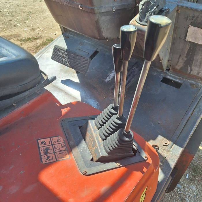 Încărcător frontal stivuitor