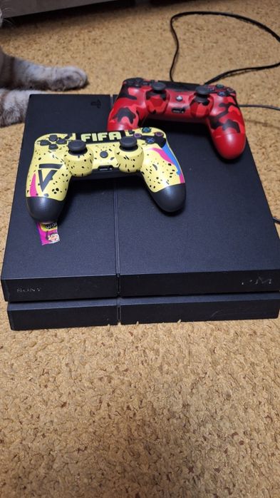 Продам плейстешен 4 с дисками.