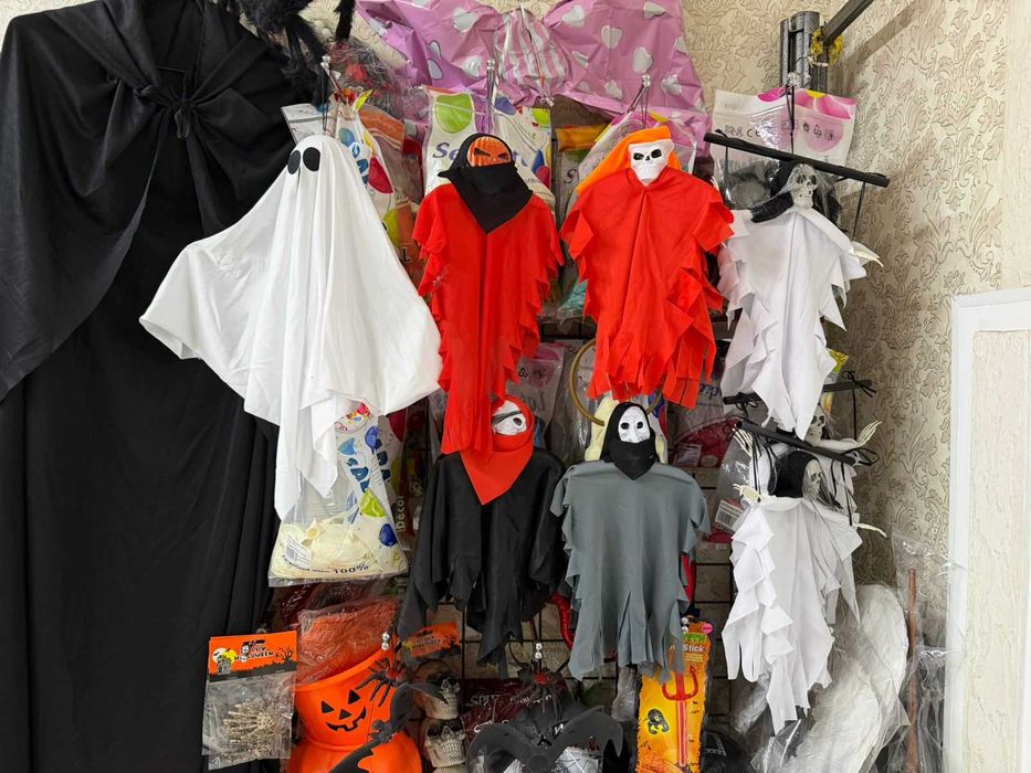 Оформление на Хэллуин Шары, маски, баннеры декор, черепы,  костюмы