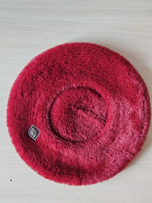 Берет новый , бордовое цвета .Размер  52