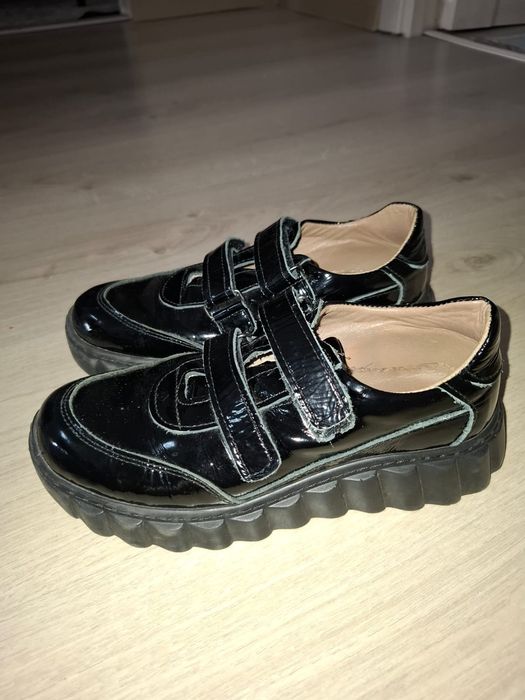 Продам обувь для девочек