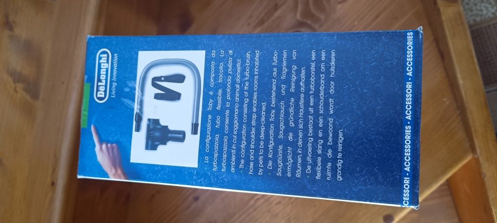Accesorii pt aspirator DeLonghi mai multe bucăți.