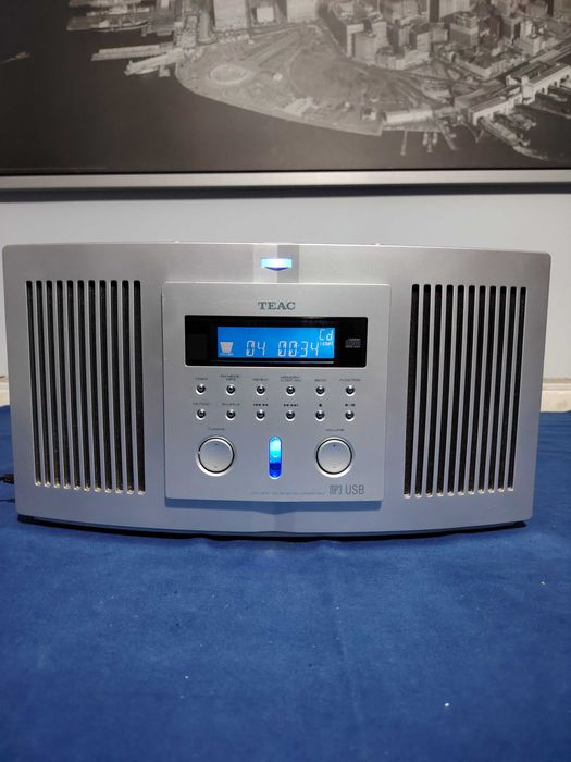 TEAC model SR-L35 USB CD Receiver, CD, Radio, USB, AUX.