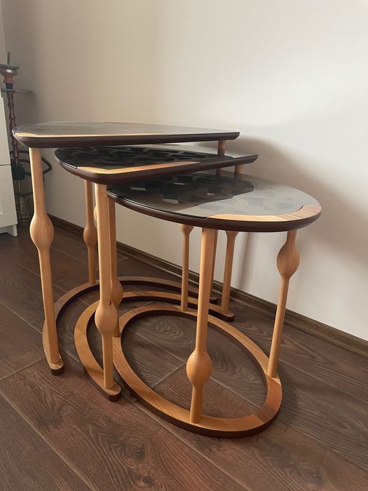 Три помощни маси