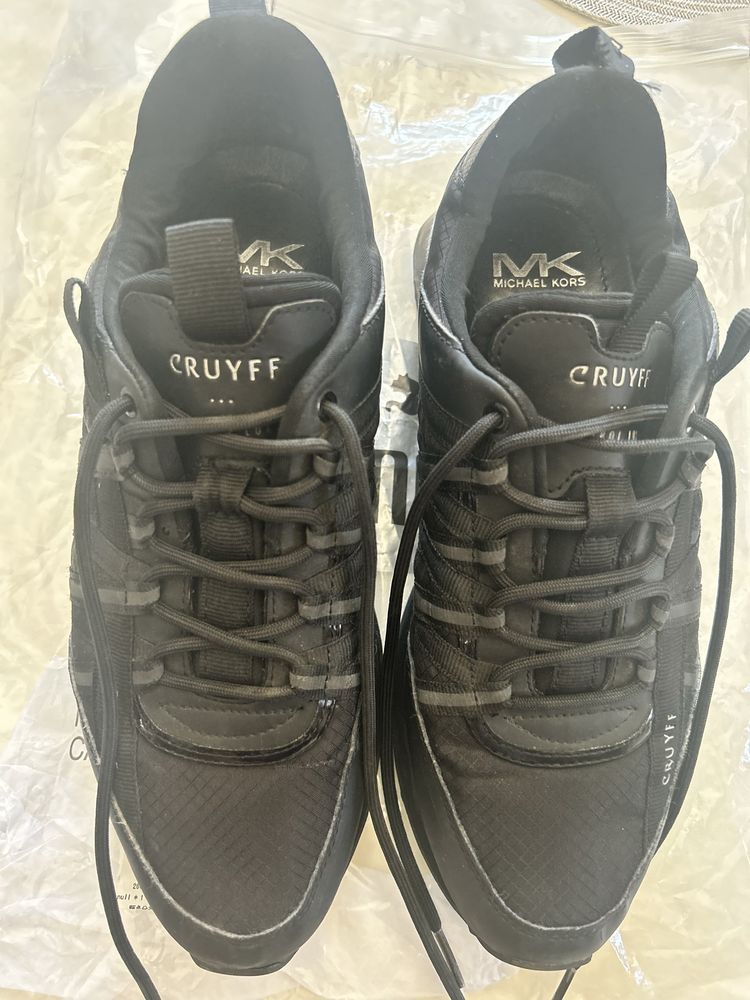 Продавам обувки Cruyff Fearia!