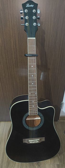 Chitară Farley cu tuner integrat