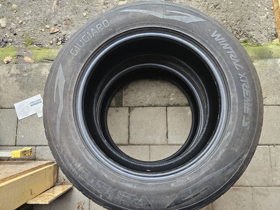 Doua anvelope iarna 225/60/17 de iarna M+S Vredestein