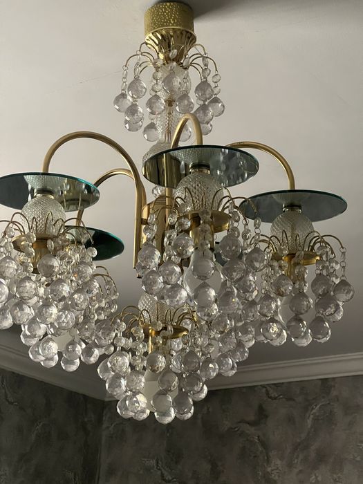 Срочно продается люстра