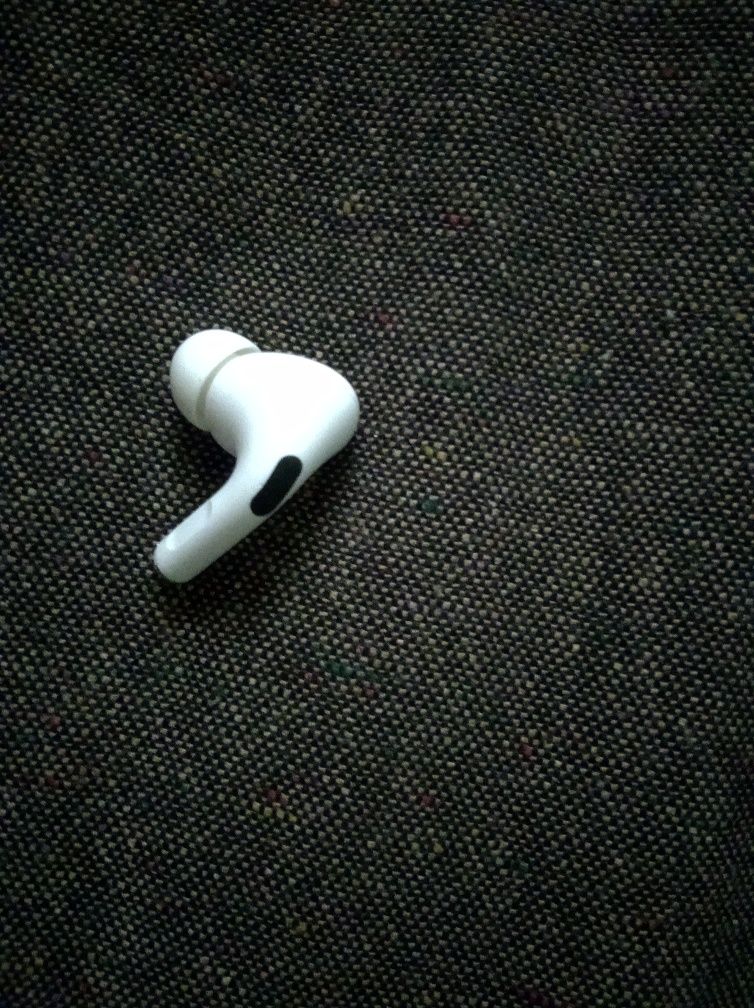 Продам наушник Airpods pro  левый