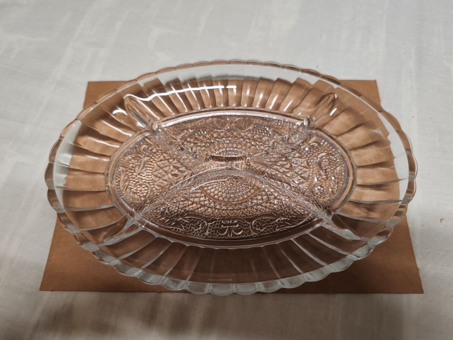 Нова стъклена чиния