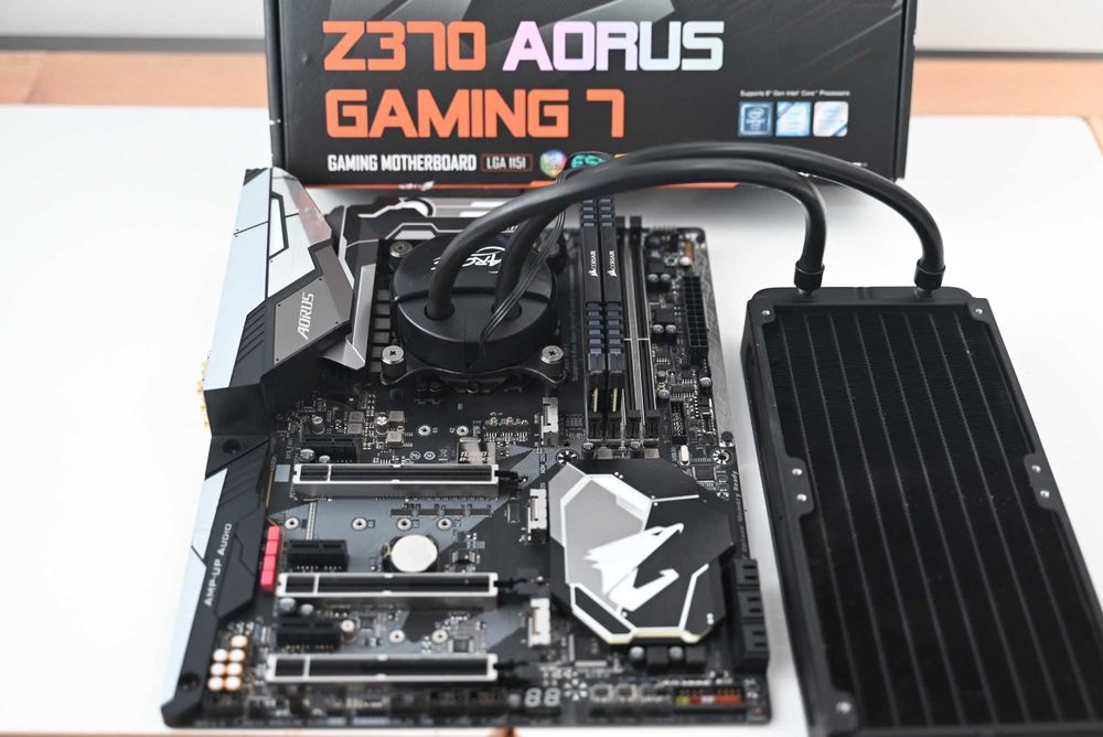 Vând set complet gaming Intel i7 8700k+32Gb Ram+ Gigabyte Aorus Z370
