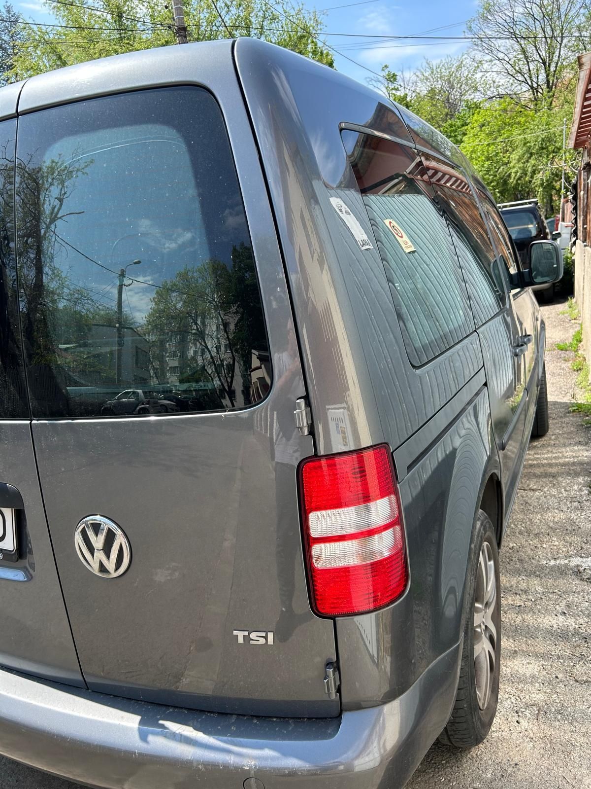 Mașină Volkswagen Caddy hibrid consum ff mic