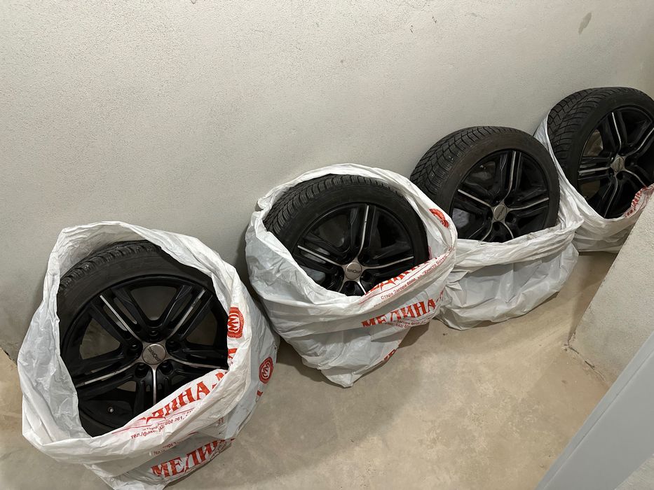 Джанти Ronal R57 Matt Black обути с Vredestein DOT: 023