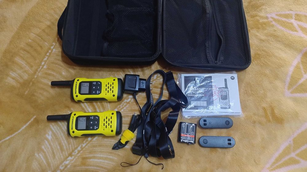 SET statie radio Motorola portabila T92 H2O IP67 (set cu 2 buc} Galben