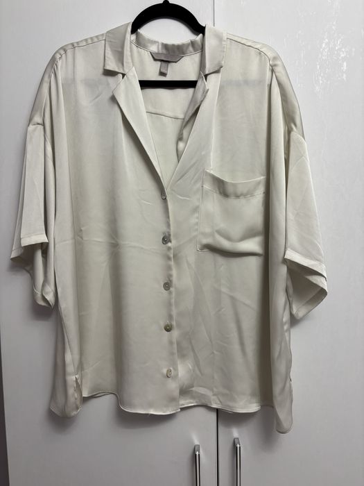 Различни видове дамски ризи.