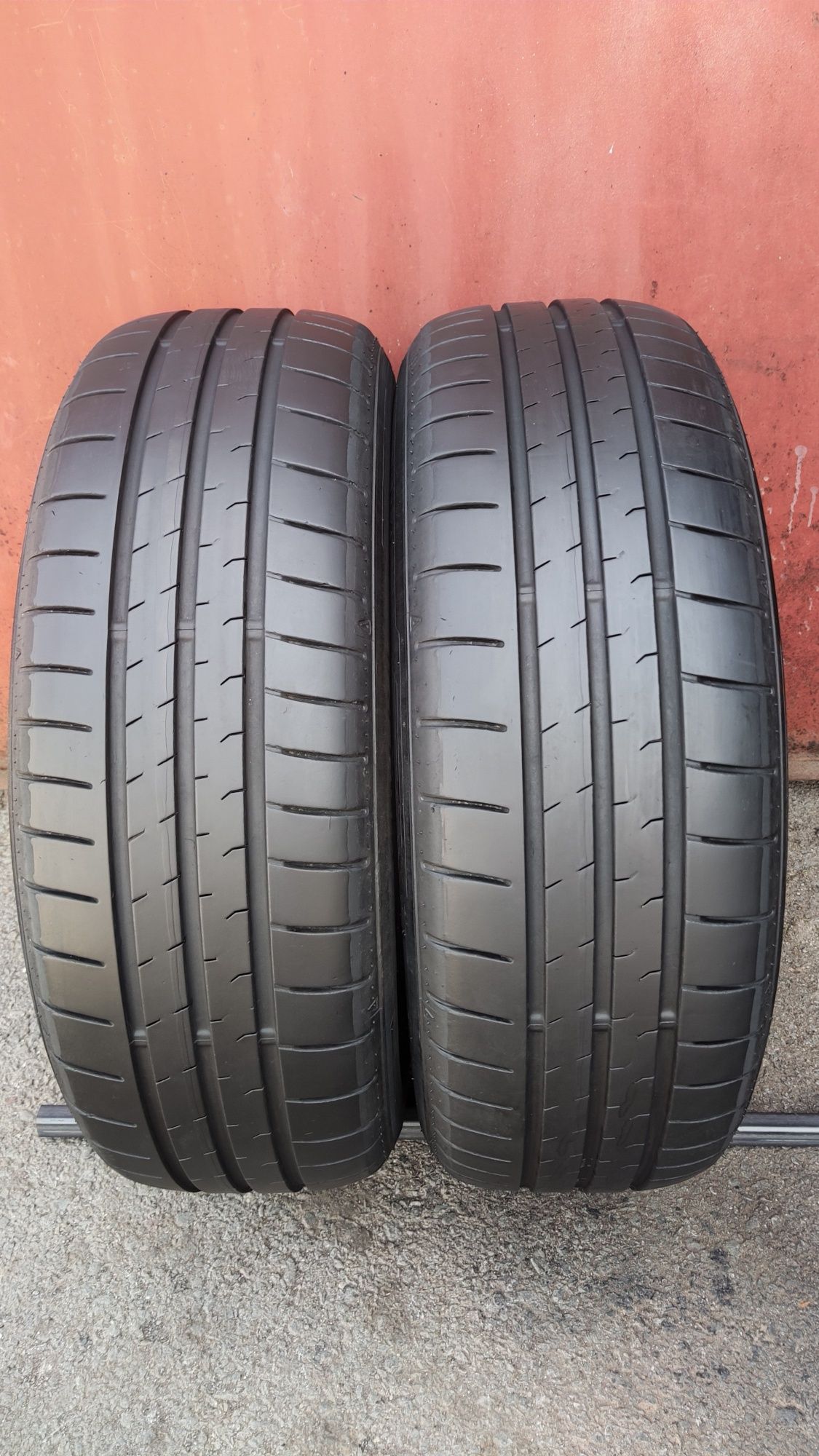 2бр. летни гуми 205/55/16 Falken, дот5023
dot22
6.7mm 
Добро състояние