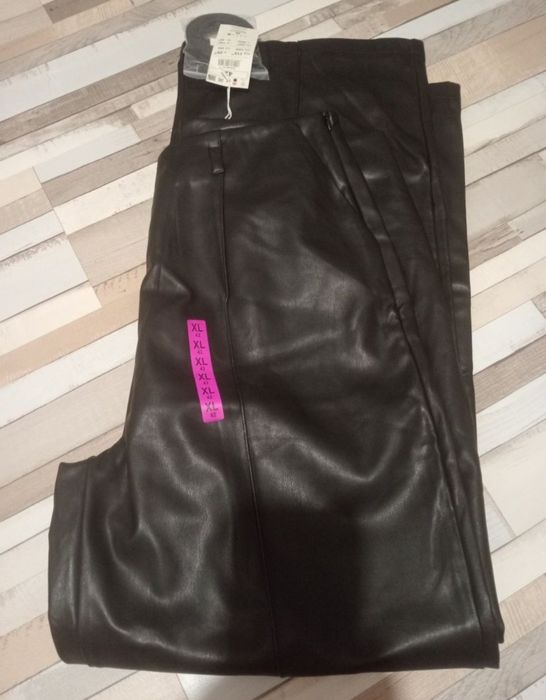 Pantaloni imitație piele