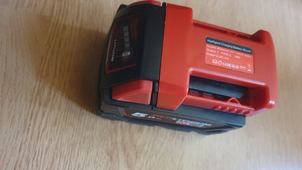 Baterie Milwaukee 5.0 Amp. nouă + adaptor Usb.
