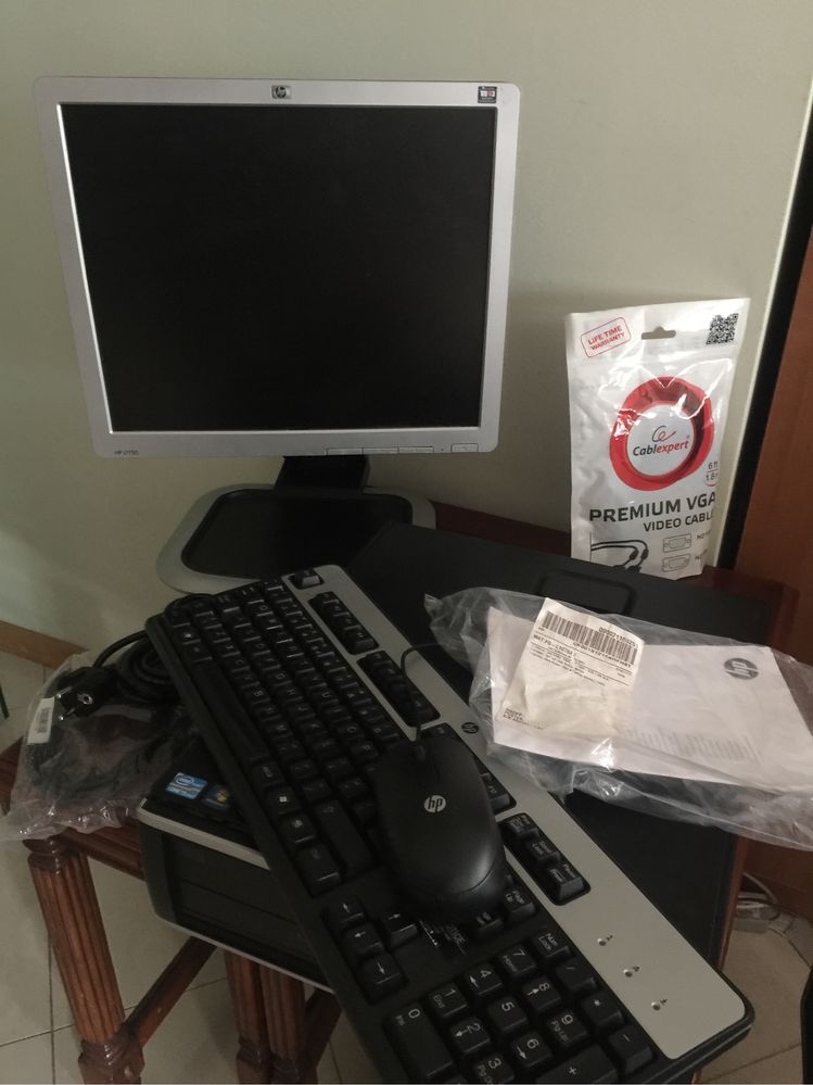 PC,Компютър и екран HP+клавиатура и мишка Hewlett-Packard