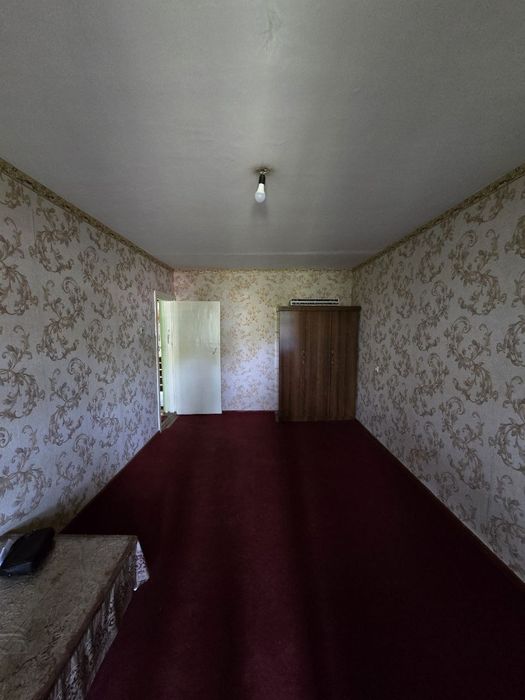 Zudlik bilan frunze massifda  1 xonali kvartira sotiladi