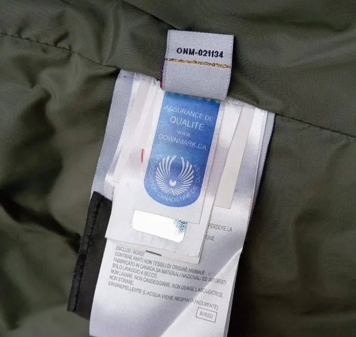 Vând geaca dama Canada Goose!