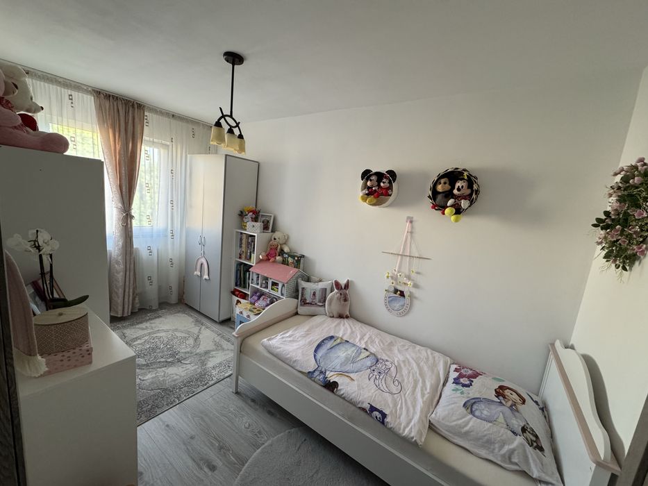 Vand apartament 3 camere