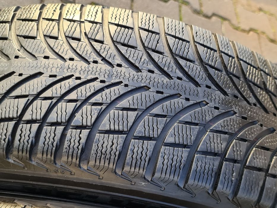 225 65 17 michelin 2 бр