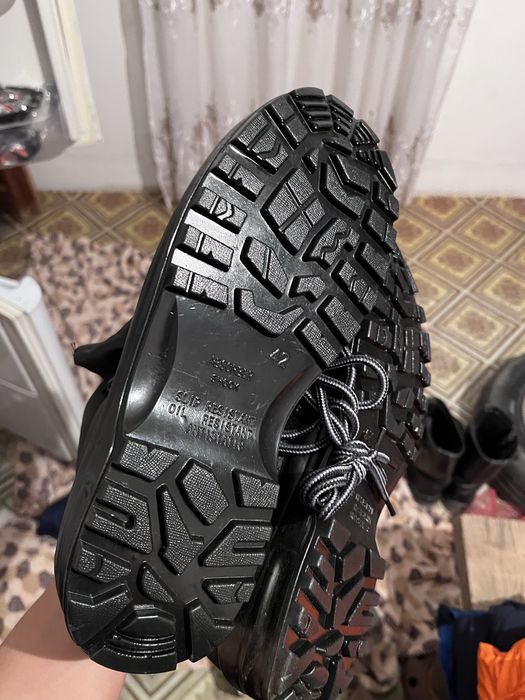 Продается Спец Ботинка
