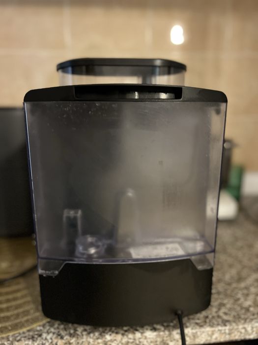 Espressor automat Krups cu duză de abur și râșniță pe 3 niveluri