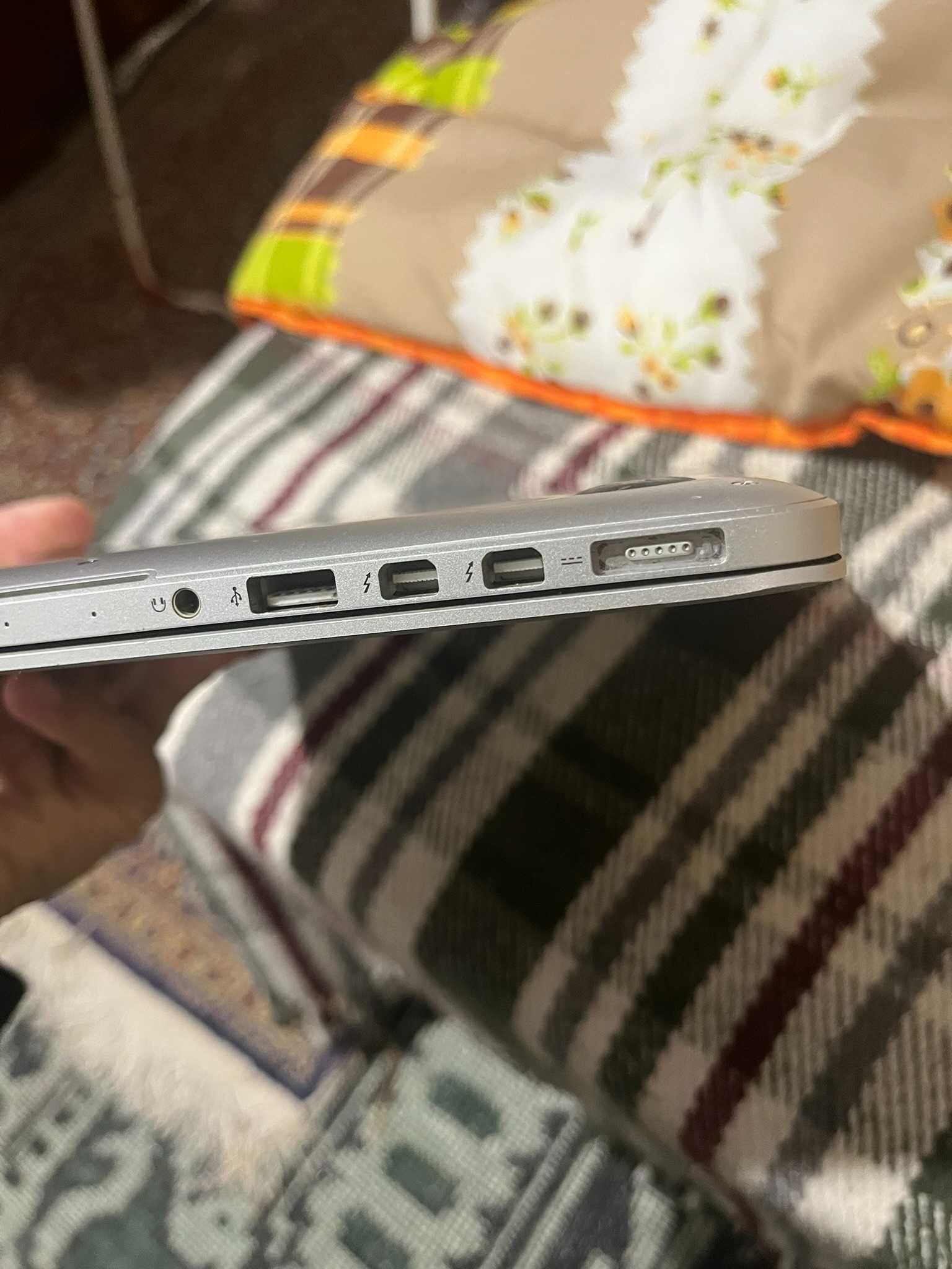 Продавам Macbook pro 2015 13