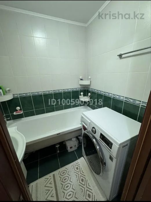продам 3-х комнатную квартиру, в 11 мкр , 8/10 эт.
