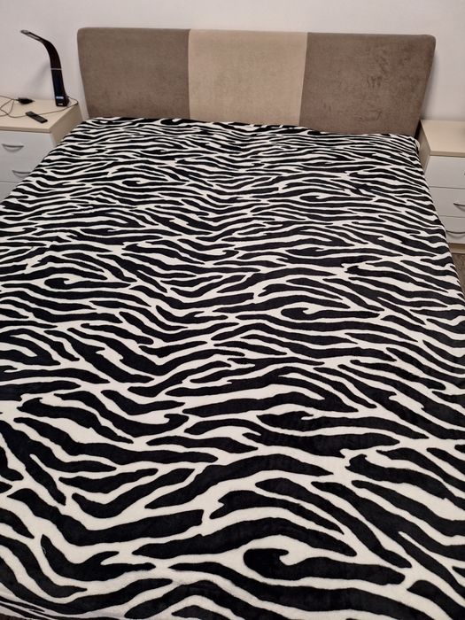 Vând urgent pat dormitor