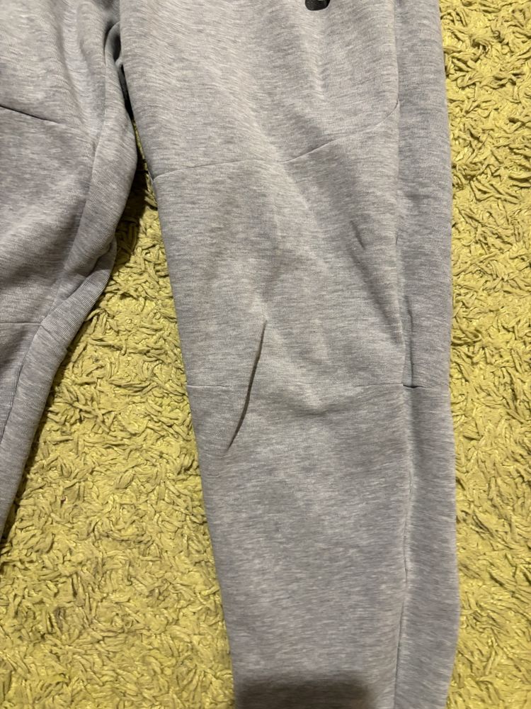 Nike tech сив панталон