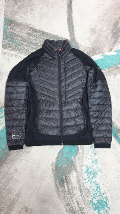 Vand geaca armani originala