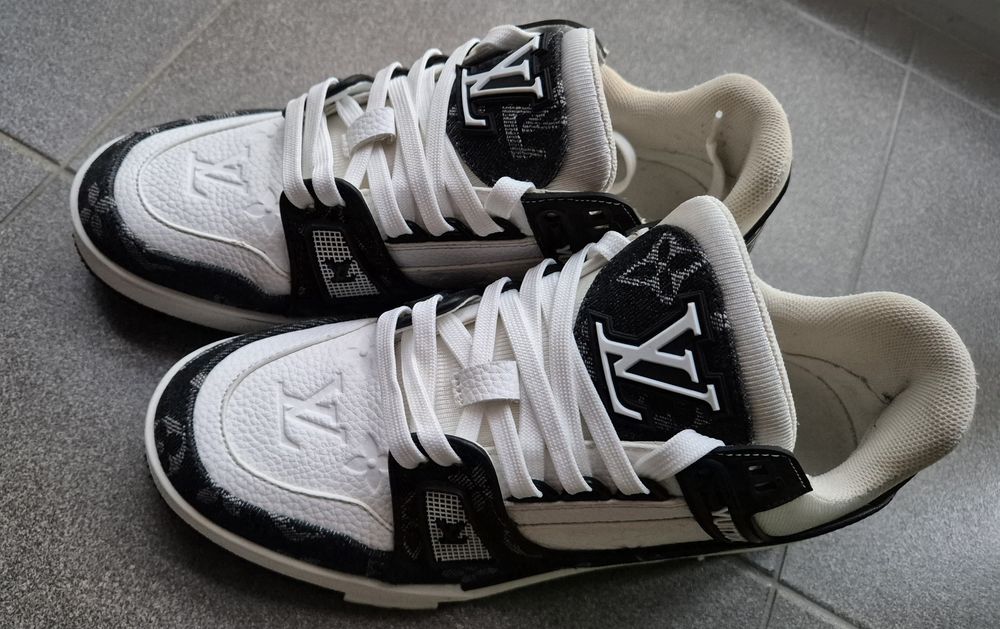 LOUIS VUITTON  Adidași alb cu negru