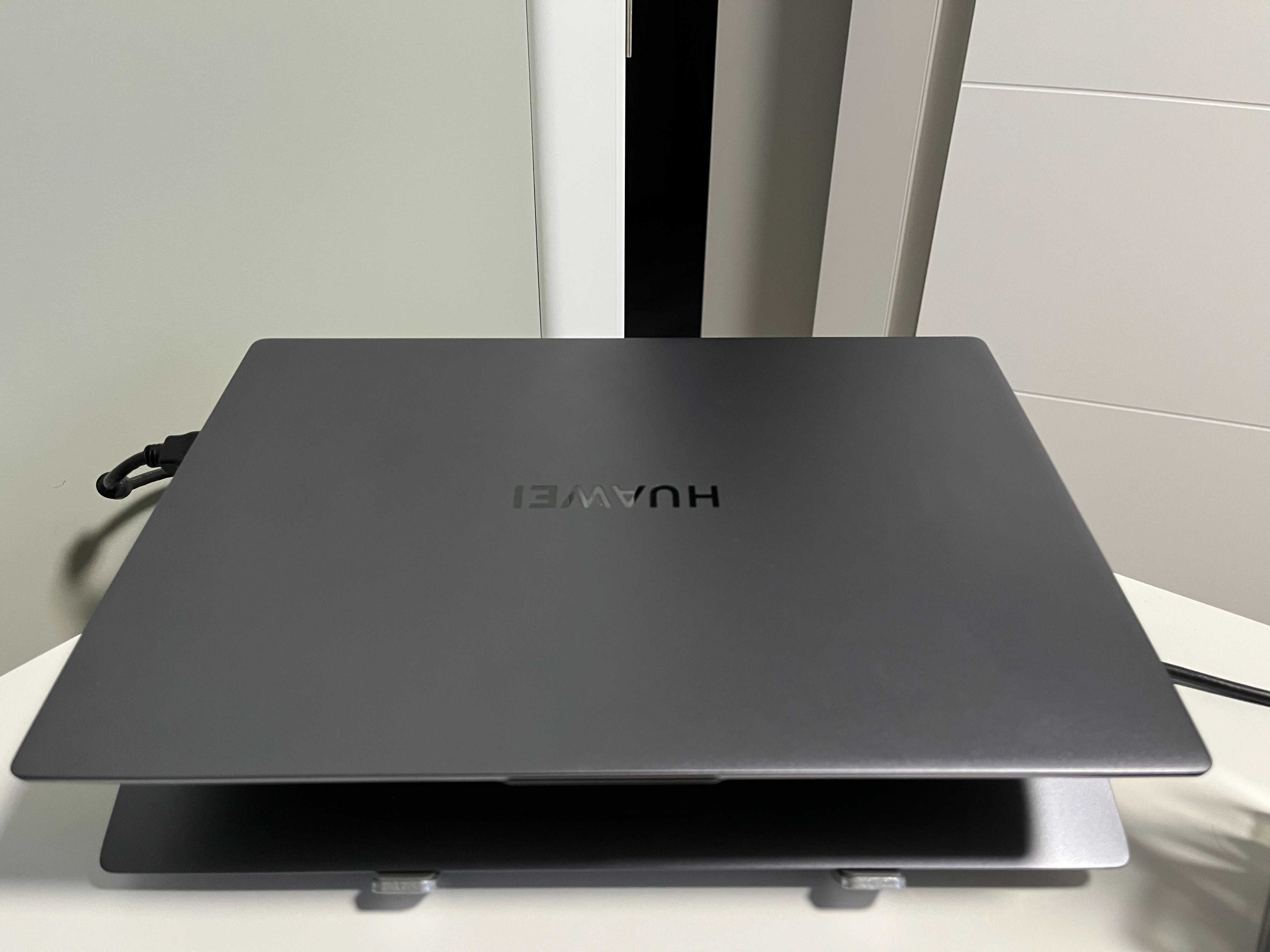 Лаптоп Huawei Matebook D16