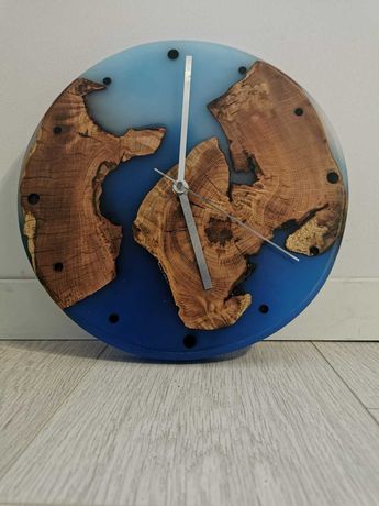 Ceas decorativ din rasina epoxitica si lemn- Handmade
