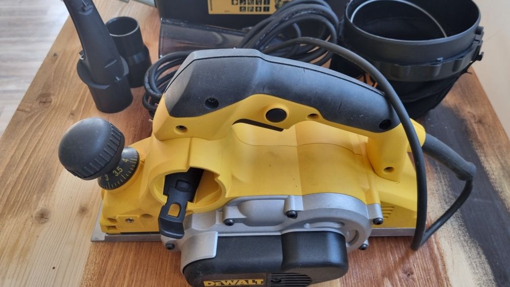 Rindea electrica Dewalt D26500K-QS, 82mm, 4mm, 1050W