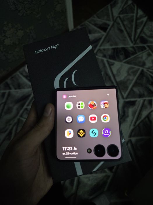 Samsung Z Flip 7 256GB 12GB ozu