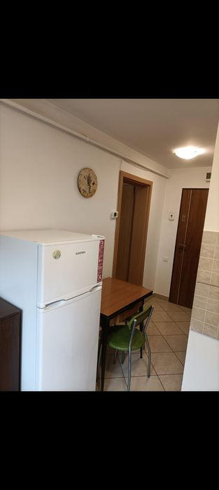 Închiriez garsonieră