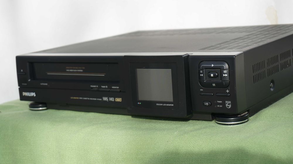 Video recorder VHS Philips VR6880 cu monitor LCD