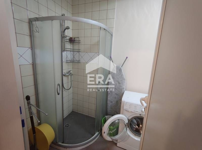 Едностаен обзаведен апартамент под наем, със собствен двор и паркомяст